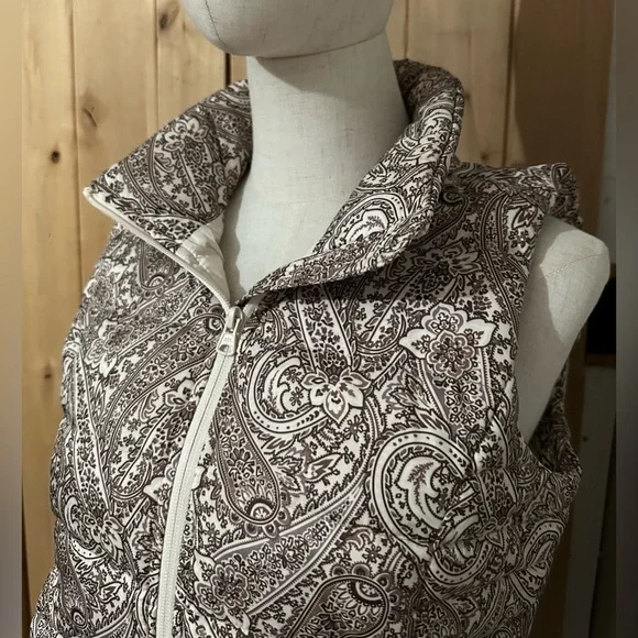 Lands’ End Paisley Quilted Puffer Vest XS | NWOT Zip Front Layering - Picture 5 of 8